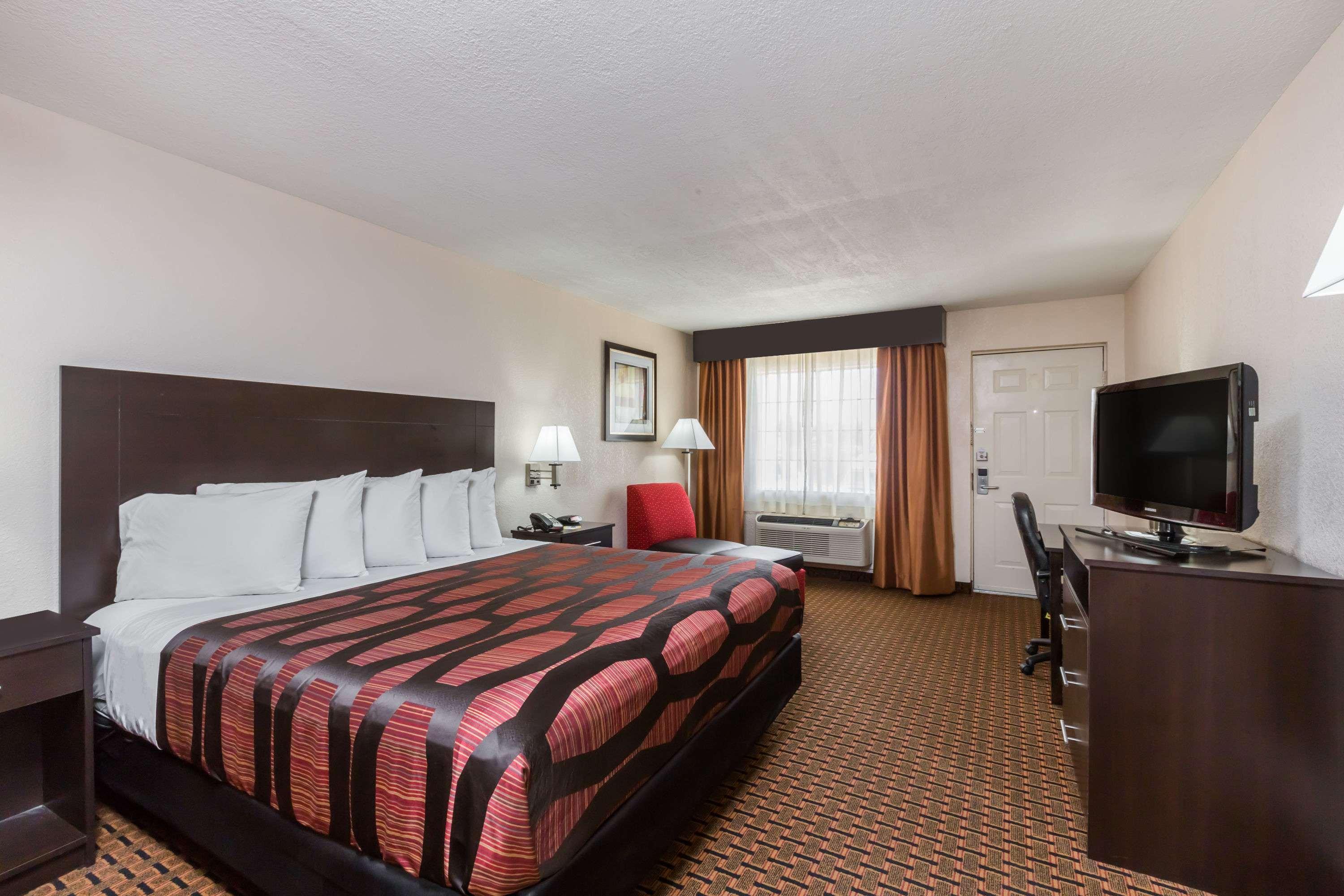 Days By Wyndham Pearl/jackson Airport